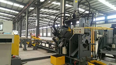 Machines CNC de précision pour le cintrage, le traitement de l’acier angulaire, la découpe laser et la découpe plasma
