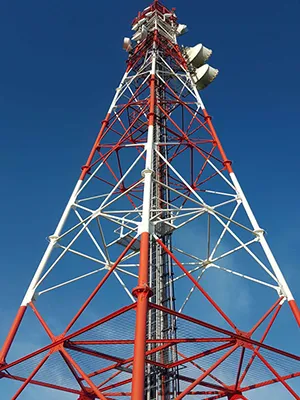Pylône de télécommunications en acier tubulaire