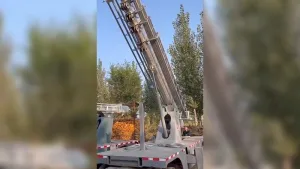 Tour / pylône télescopique mobile