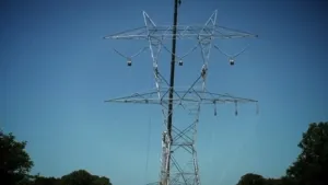 Installation de pylône de ligne de transmission 1