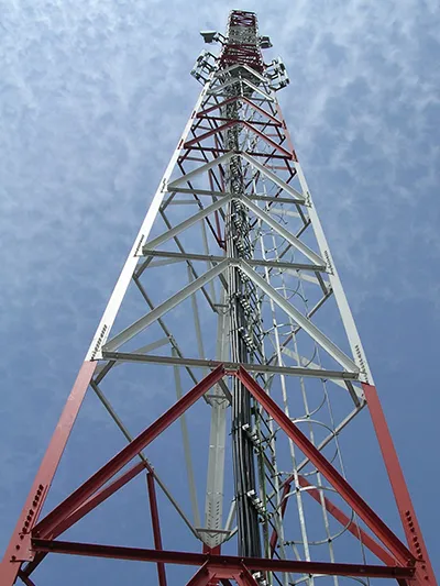 Pylône de télécommunications en acier angulaire à 3 pieds