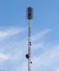Tour de télécommunication haubanée (Mât haubané)