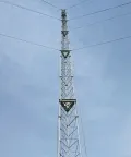 Tour de télécommunication haubanée (Mât haubané)