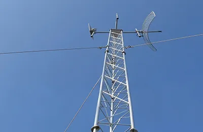 Tour de télécommunication haubanée de 60 m