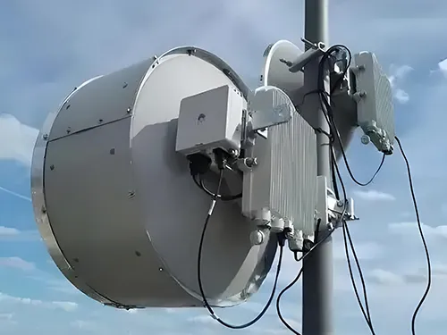 Pylône de communication micro-ondes