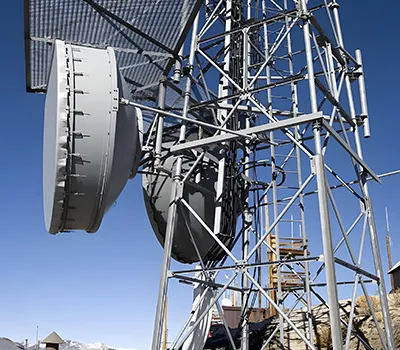 Pylône de communication micro-ondes de 60 m