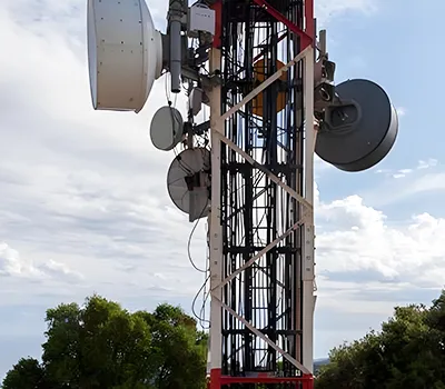 Pylône de communication micro-ondes de 55 m