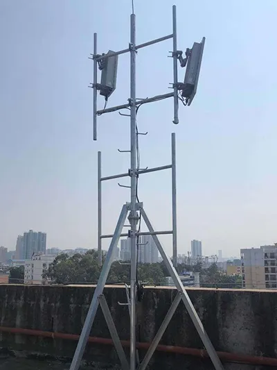 Pylône de télécommunications rooftop